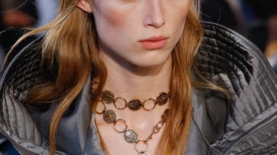 Fall’s Biggest Runway Accessory Trend Is Leaf Jewellery