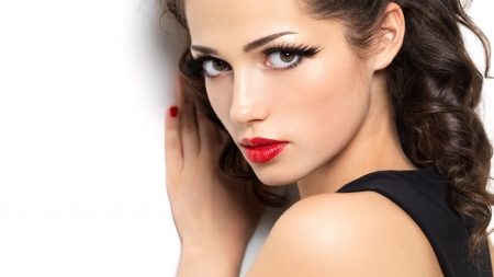 Fall’s Hottest Eye Makeup Looks Are Here