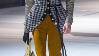 Houndstooth Patterns Make A Splash For Fall 2018