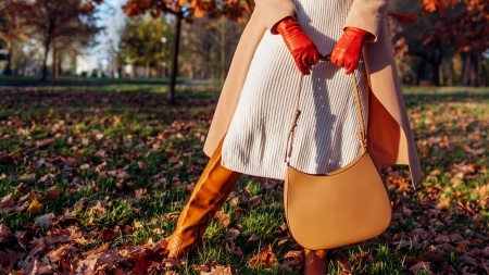 How to Fashionably Wear Gloves: A Timeless Accessory for Every Season
