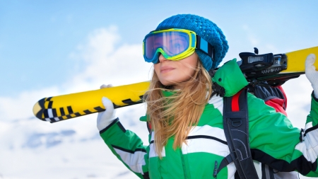 Stylish Women’s Ski Slope Fashion: Trends, Tips, and Must-Have Gear